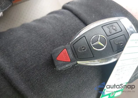 2013 Mercedes-Benz C 300 Luxury 4Matic/Sport 4Matic z USA, uszkodzony, nr VIN WDDGF8AB1DR251063